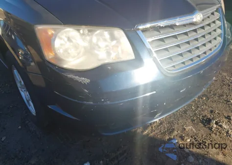 2010 Chrysler Town & Country Touring из США, поврежденный, VIN 2A4RR5D1XAR149773